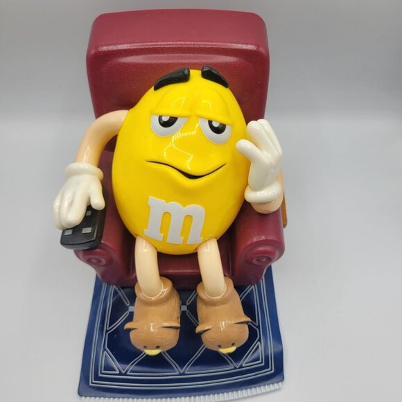 Vintage M&M Collectible Candy Dispenser Yellow Peanut MM on Recliner - Picture 2 of 9